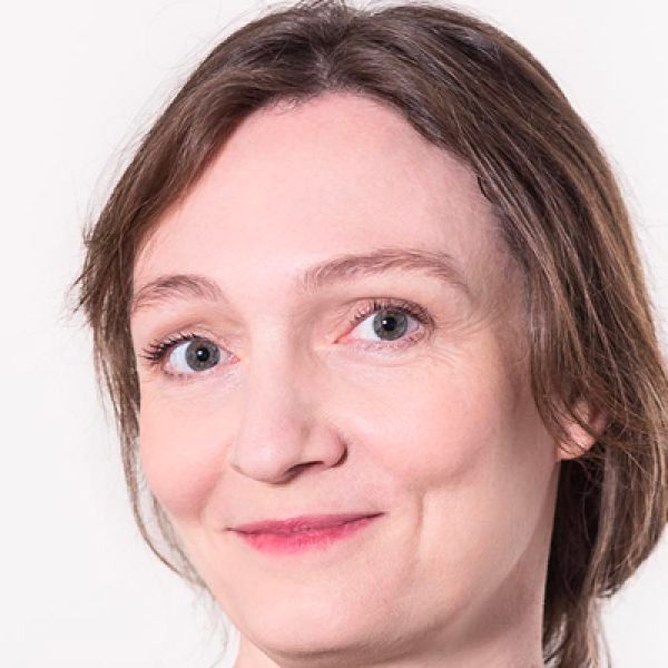 Mutina Feinsteinzeug aus Inga Sempés Autorenkreis in einem Schweizer Büro