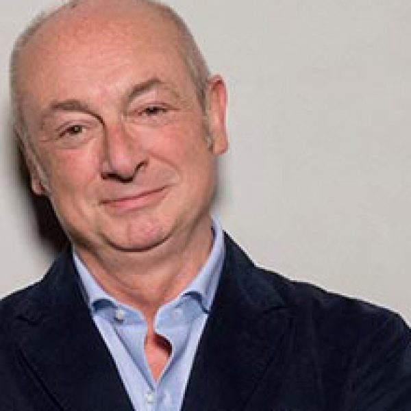 Piero Lissoni, Designer des Chefschreibtischs Asymmetrical von Tecno