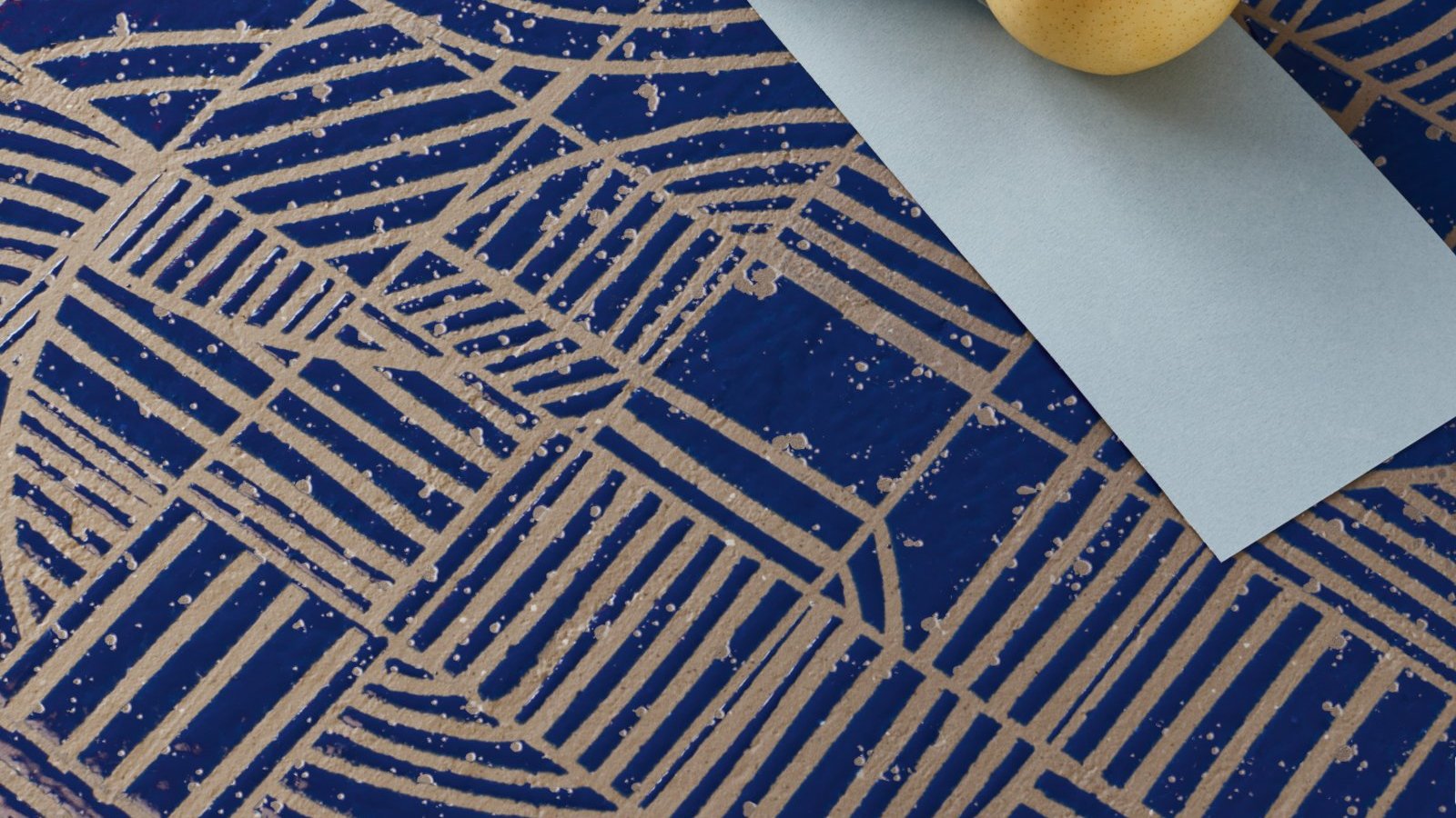 Detail des Glanzreliefs von Mater