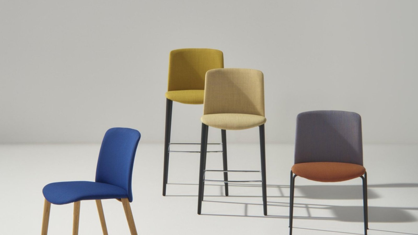 Mixu Designstuhl von Arper mit unterschiedlichen Sitz- und Rückenmaterialien im Essbereich