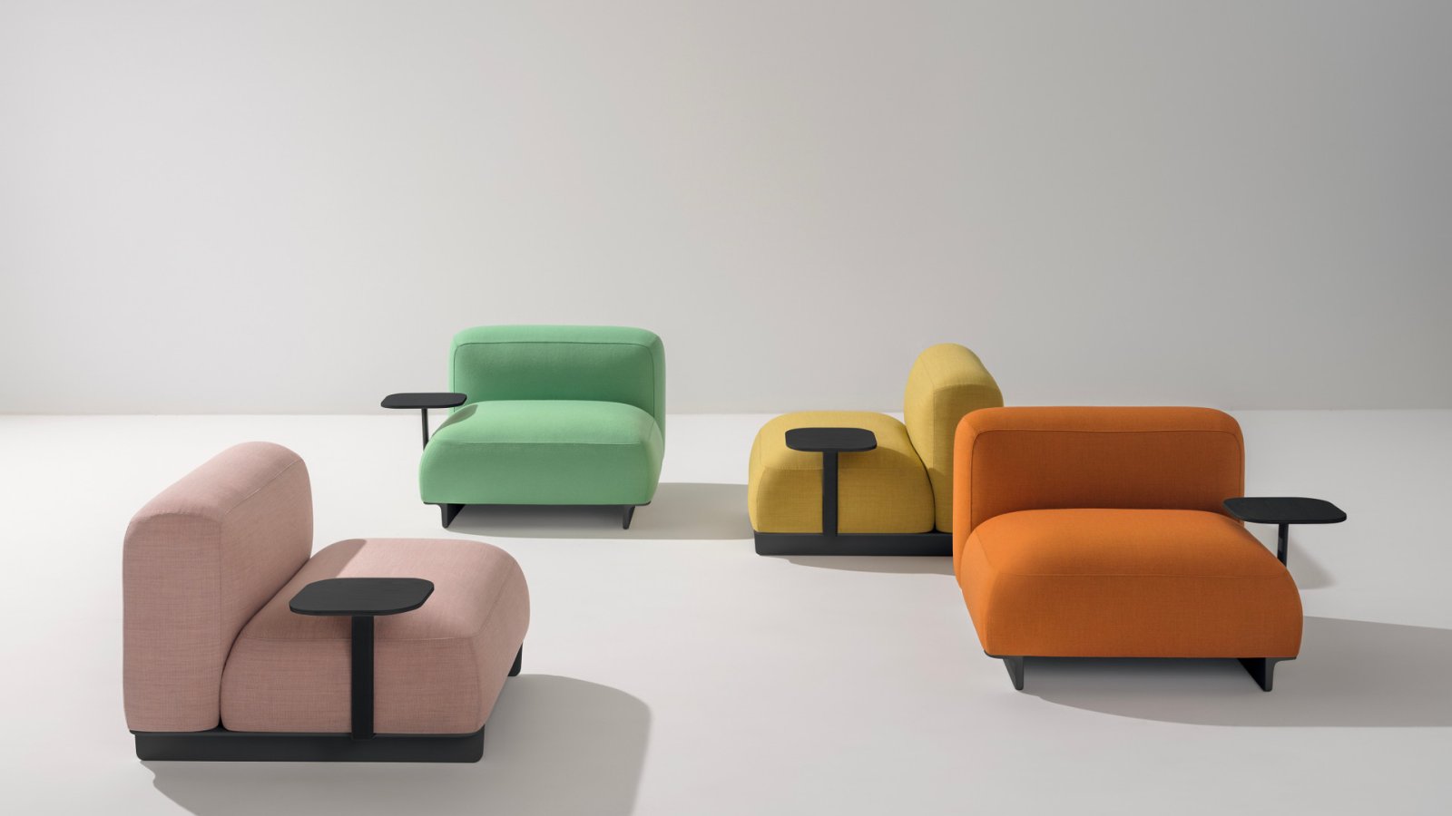 Ralik-Hocker mit vierzig Zentimetern Höhe