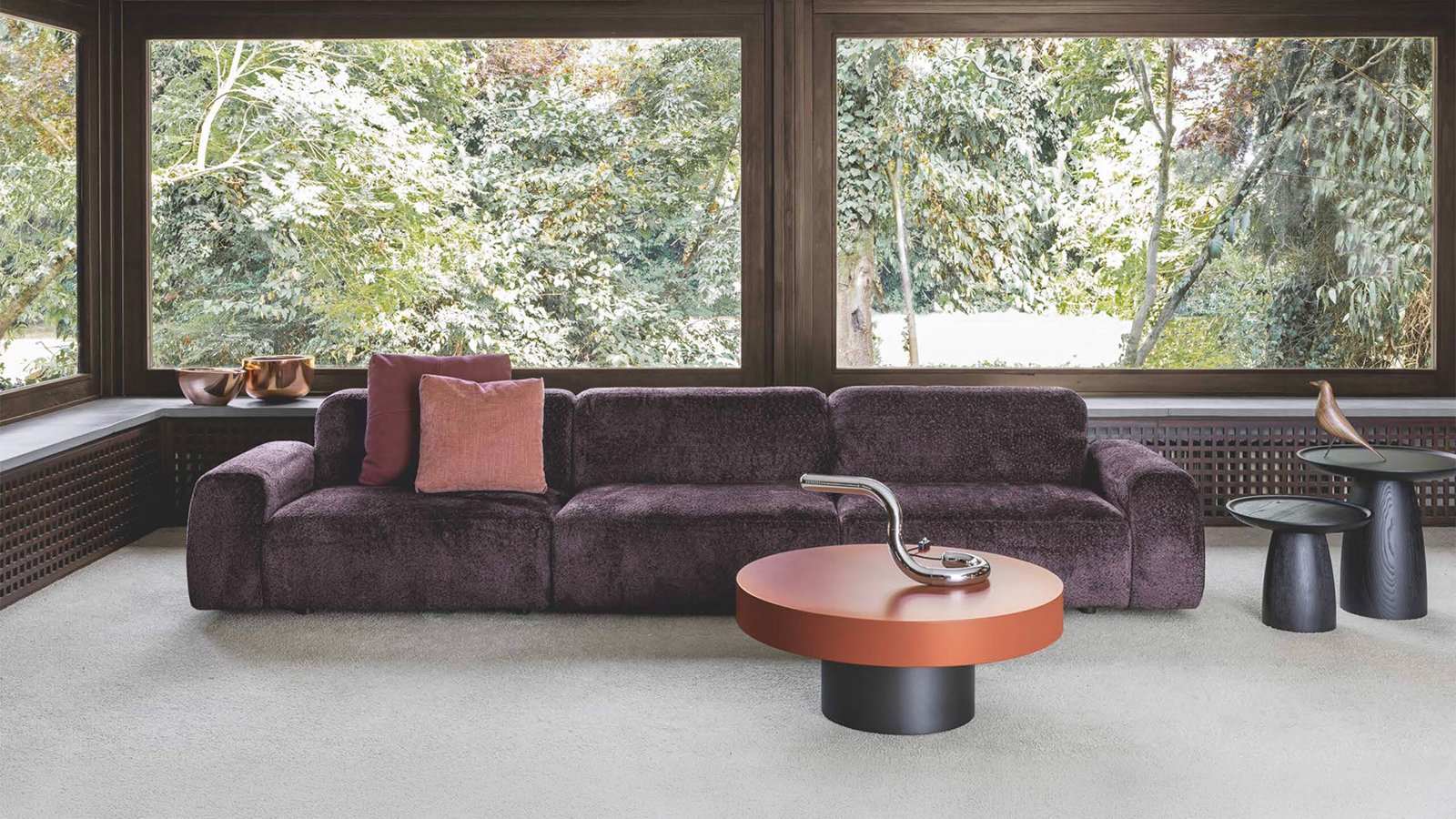 Cloud von Flexteam als 375 cm langes Sofa mit hellem Bezug im Wohnzimmer