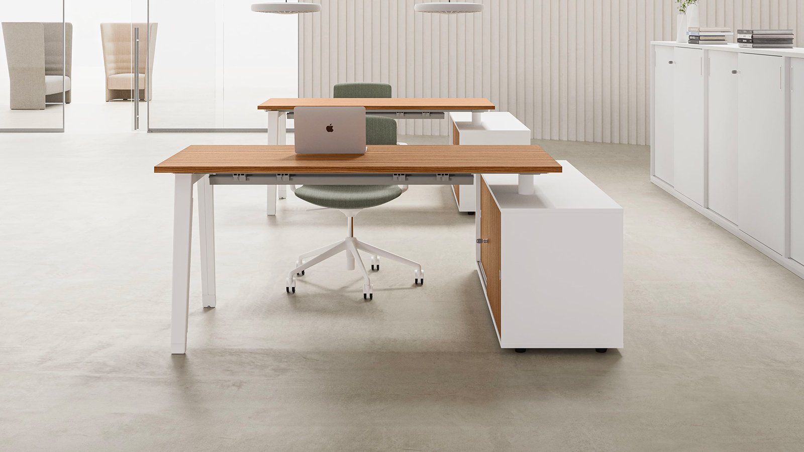 Büroschreibtisch E-Place von DVO Office auf weissem Kufengestell