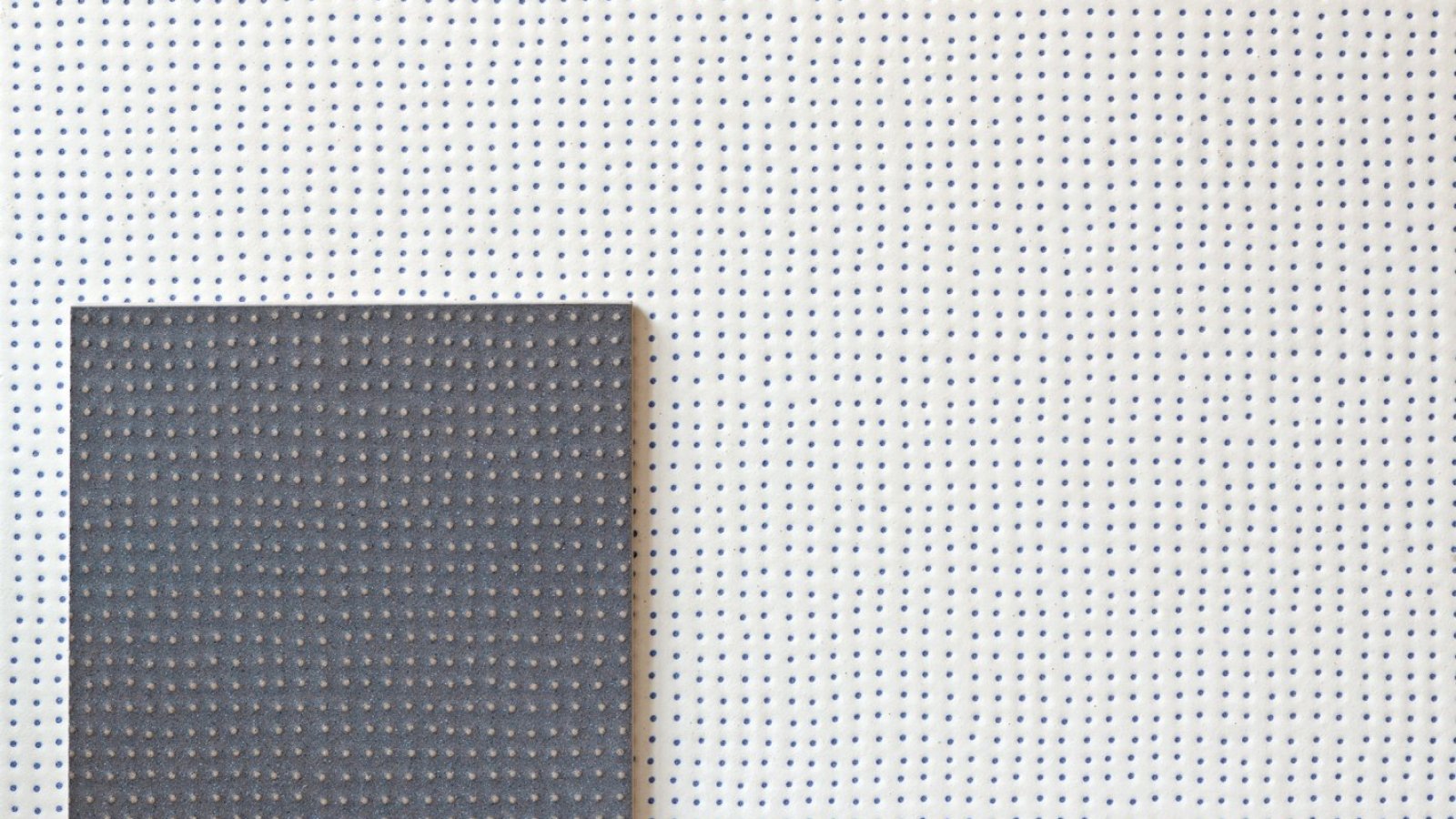 Pico von Mutina, Down Natural in Blanc mit vertieftem Punktraster