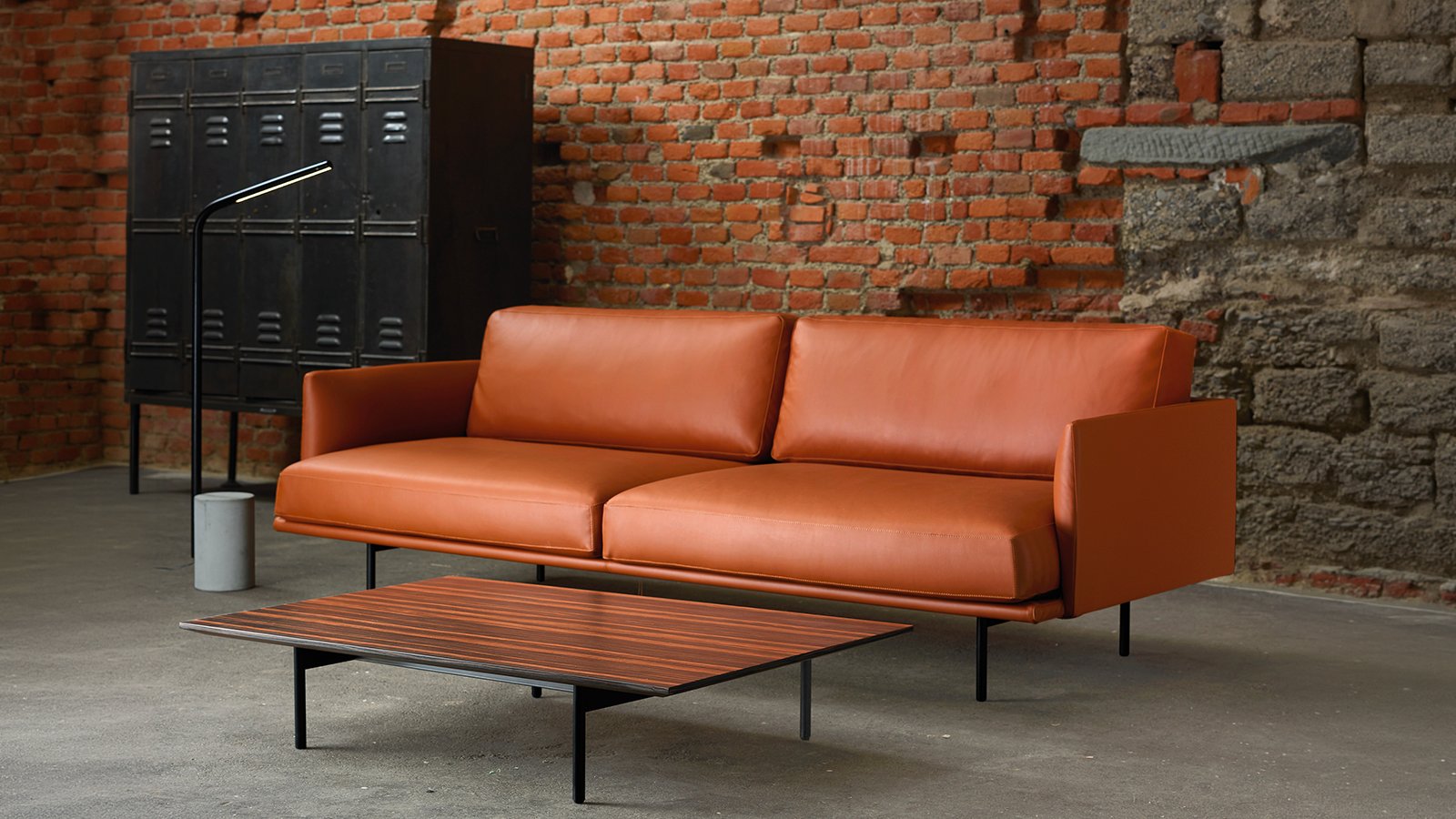 Sofa New York von Quinti als Zweisitzer in braunem Leder