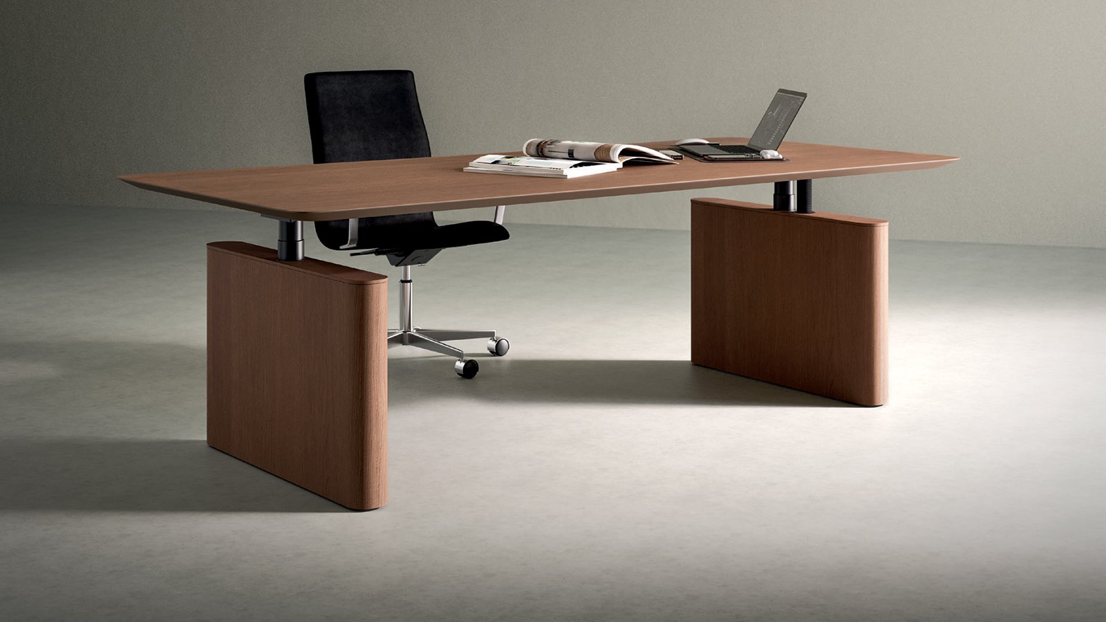 Moderner Schreibtisch Otto von Martex mit 80-mm-Radius an den Ecken