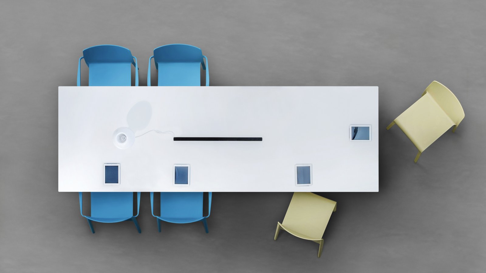 Konferenztisch Arki-Table von Pedrali mit Kompaktplatte und sichtbarer Kernfarbe an der Kante