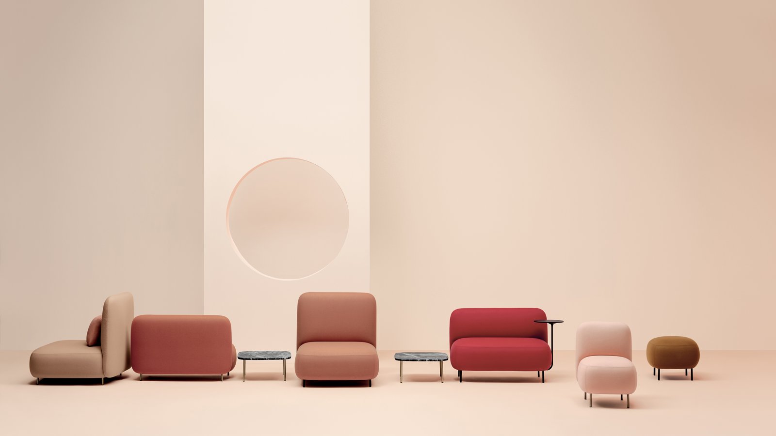 Die Familie Buddy von Pedrali: Poufs, Inseln, Sofas und Buddyhub