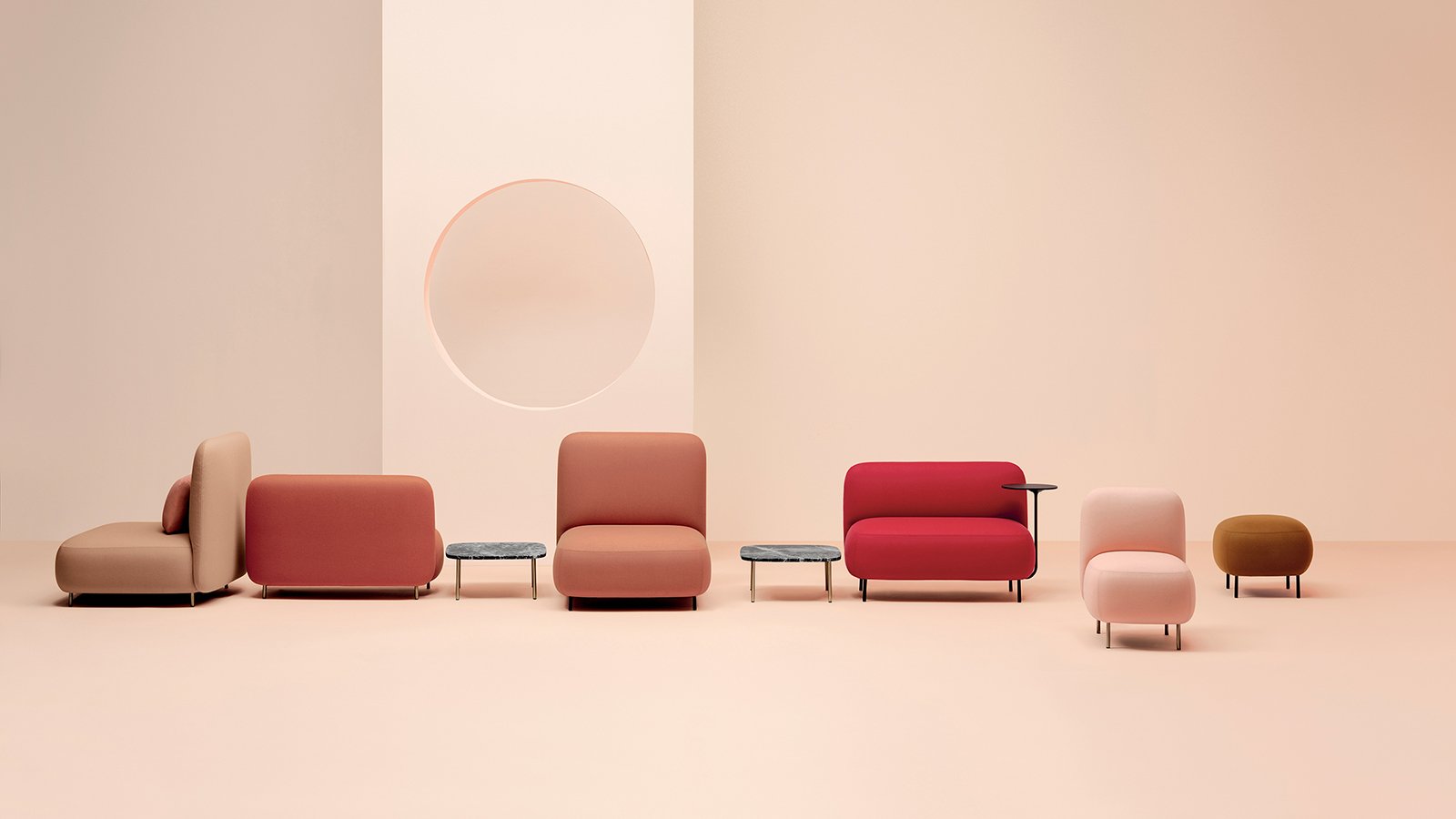 Die Familie Buddy von Pedrali: Poufs, Inseln, Sofas und Buddyhub