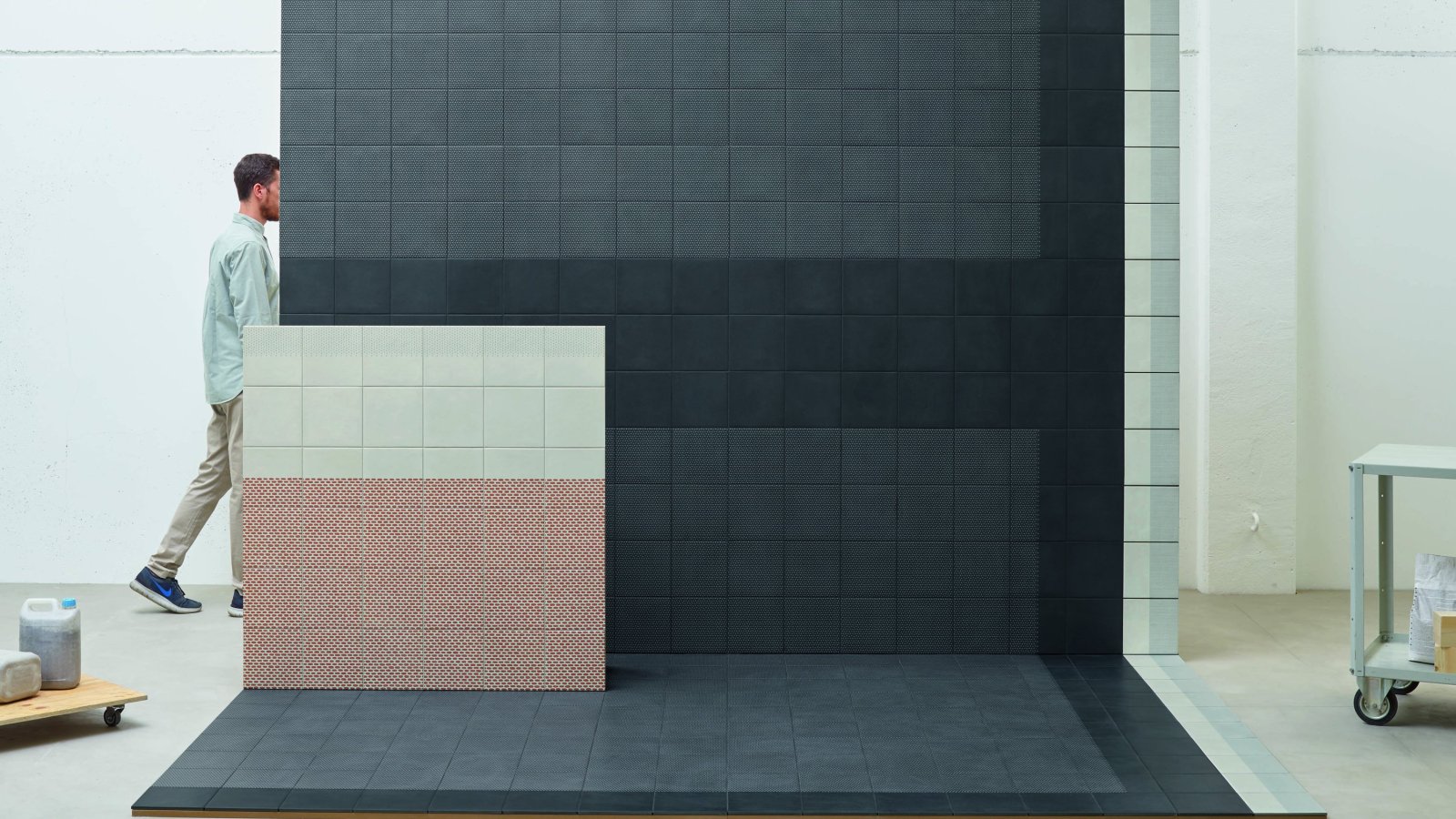 Tape Mutina mit gemischten Mustern in glasiertem Feinsteinzeug verlegt