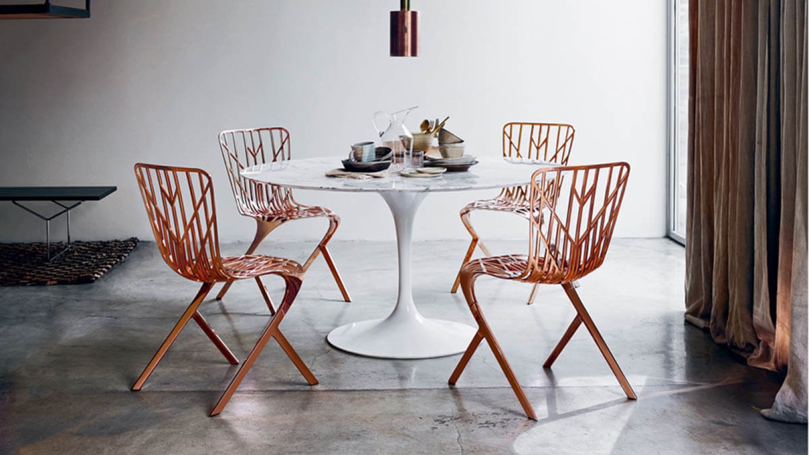 Ovaler Saarinen-Konferenztisch von Knoll mit Marmorplatte im Sitzungszimmer