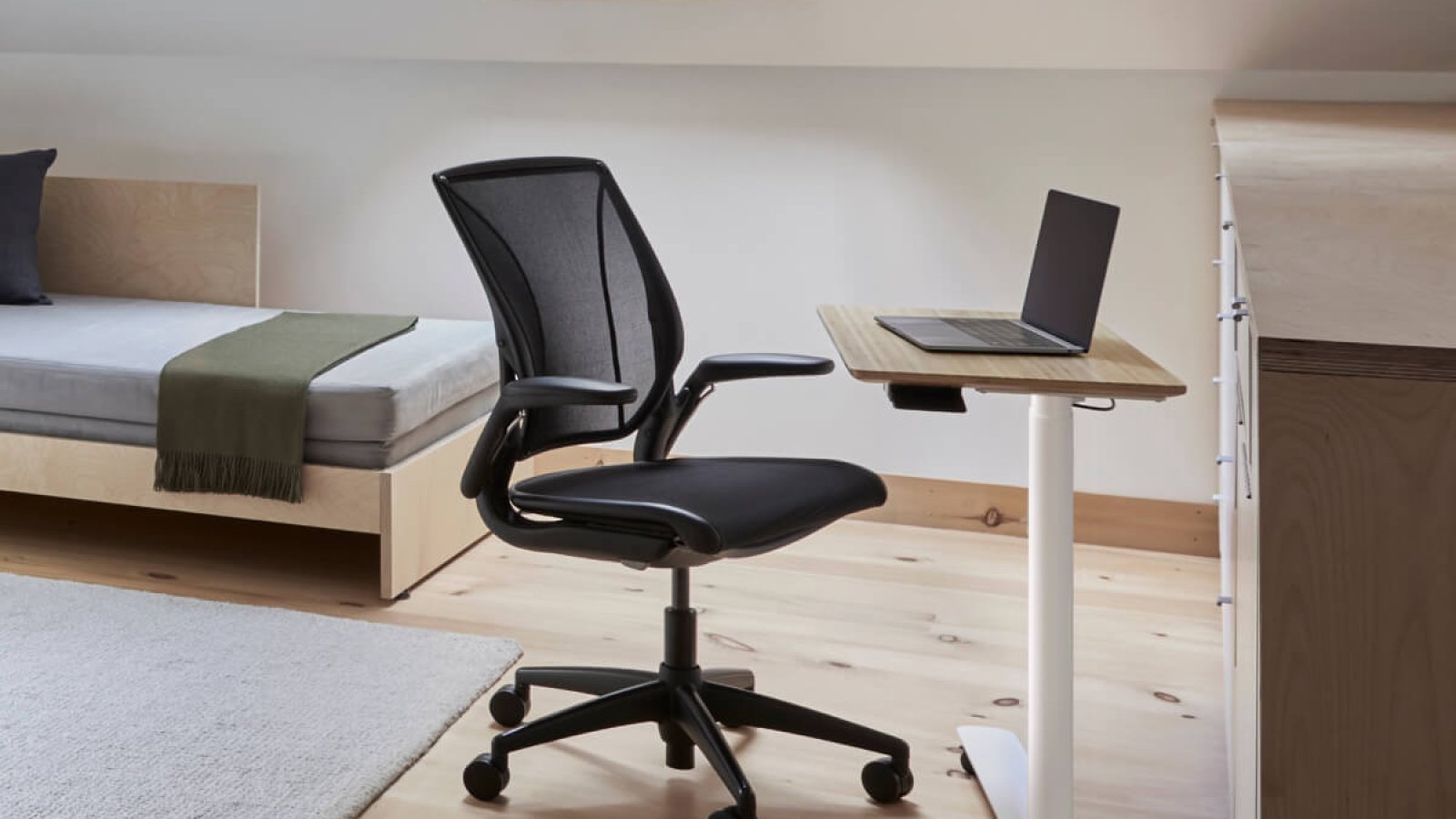 World LM Meeting von Humanscale im Sitzungszimmer mit einheitlicher Sitzhöhe
