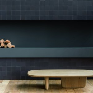 Lounge mit Mews Boden in Chalk und Wollsesseln