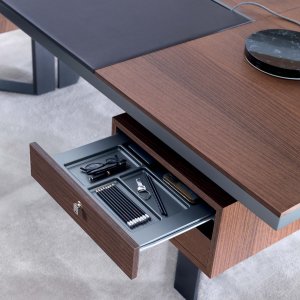 Runder Lloyd Konferenztisch mit 140 cm Durchmesser