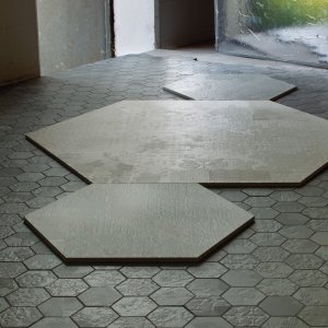 Empfang mit Déchirer-Boden in Betonanmutung