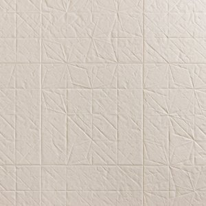 Feinsteinzeugfläche Folded von Mutina mit Papierfalt-Relief