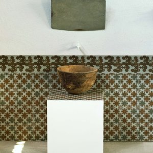 Badwand-Detail in Azulej Nero