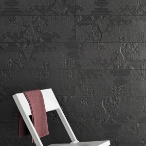 Bas-Relief Textur Code im Detail von Mutina