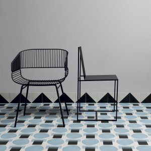 Futura Half Black und Half Blue nebeneinander