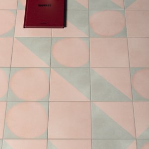 Fuge in Mapei 110 Manhattan zwischen zwei Futura Artikeln
