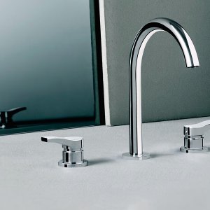 Zylindrische Handbrause FIT, der Schlauch hängt in einer Schlaufe