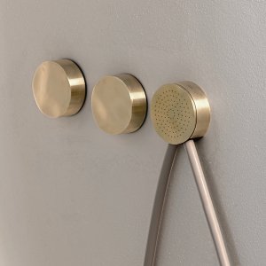 Satinierter Rand aus Edelstahl der Kollektion Allure von CEA Design