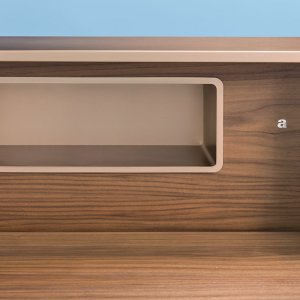 Toki Archiutti, linearer Empfangstresen mit seitlichem Aufsatz