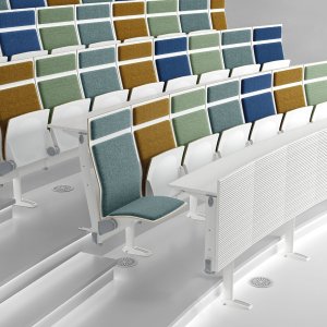 Erste Reihe mit Frontpaneel im Omnia Evolution Saal