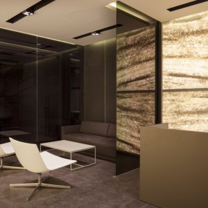 Zentrales Drehgestell aus Aluminium beim Aston