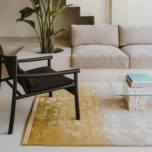 Kata Lounge neben dem Beistelltisch