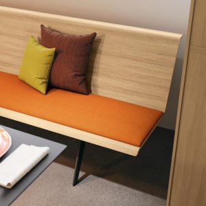Holzschale und Metallgestell des Zinta Systems