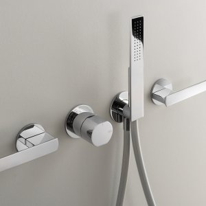 Dreiloch-Garnitur Ayla aus satiniertem Edelstahl, Cea Design