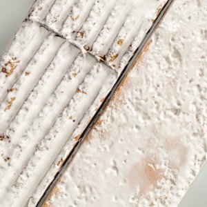 Handwerkliches Detail eines Chamotte-Riegels