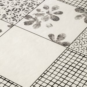 Wand mit einer Chymia-Textur bekleidet