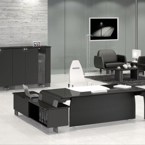 Direktionsbüro mit AlfaOmega Schreibtisch, Anbau und Regal mit gebogenen Wangen