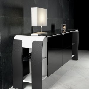 Touch-Bedienung des Soundoffice auf der Lederunterlage eines AlfaOmega Tischs