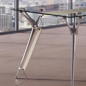 Bein aus Aluminiumguss unter der Glasplatte von Genesis