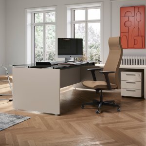 Kabelkorb an den Trägern des GO Schreibtischs