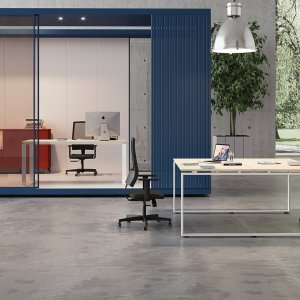 Loft-Arbeitsplatz im Büro