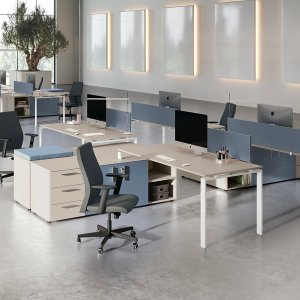 Bridge-Möbel Loft zwischen zwei Schreibtischen