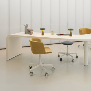 Massivholzbeine am Cut im Esszimmer