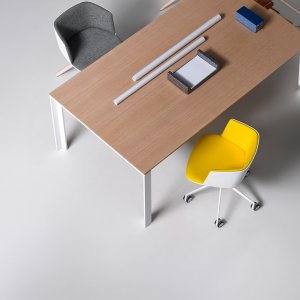 Konferenzstühle Cut von Lapalma im Sitzungszimmer