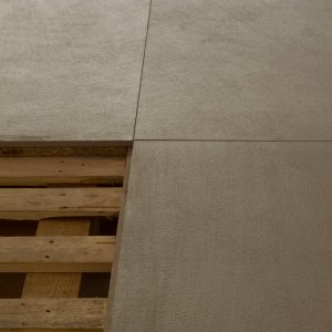 Passende Déchirer-Sockelleiste von Mutina
