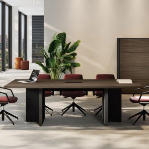 Moderner Elite Schreibtisch von Las Mobili in Pappel Dunkel für ein Schweizer Büro, mit integrierter Stromtraverse