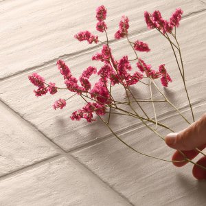 Signature-Keramik von Mutina, Face auf mattem Chalk an einer Wand