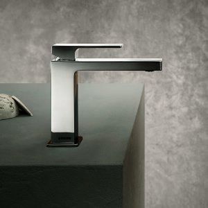 Gästebad mit Design-Armaturen der Serie Mint in Matt Gun Metal