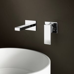 Mint von Fantini an einem aufgesetzten Lavabo, Blick von der Seite