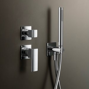 Wandarmatur Mint in Matt Black, Variante mit Rosetten, über einem Lavabo