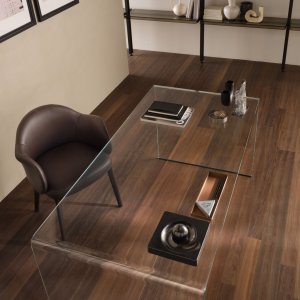 Home-Office mit dem Glas-Schreibtisch Rialto
