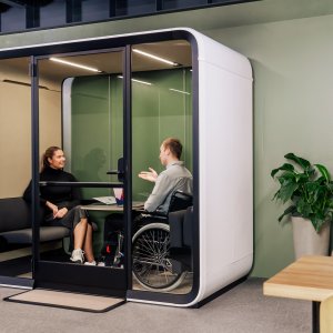 T-förmige Wendefläche im Framery Four Accessible